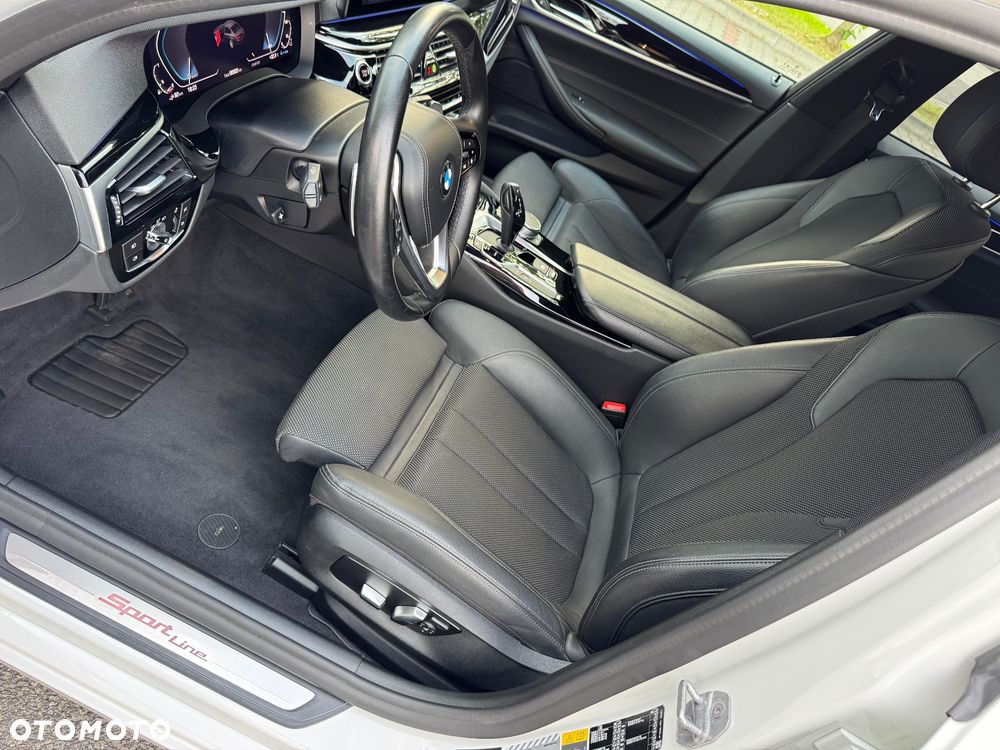 BMW Seria 5 530e xDrive M Sport Edition - 15