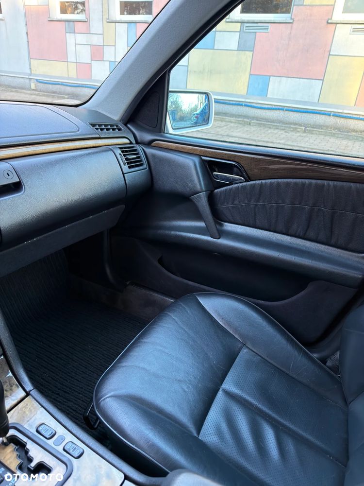 Mercedes-Benz Klasa E 430 T Avantgarde - 11