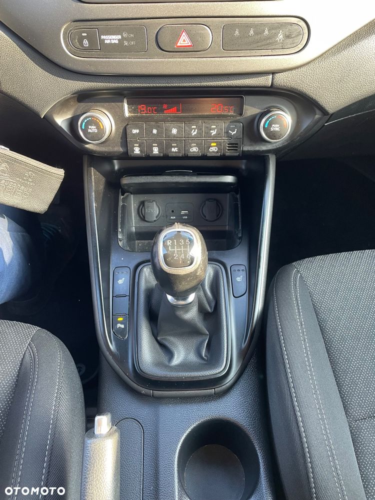 Kia Carens 1.7 CRDi 115 ISG UEFA EURO 2016 - 13