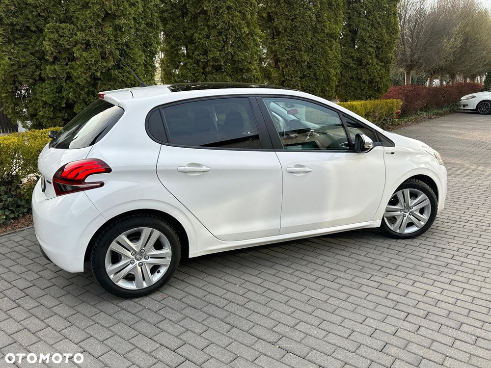 Peugeot 208 - 14
