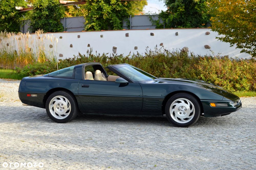 Chevrolet Corvette - 4