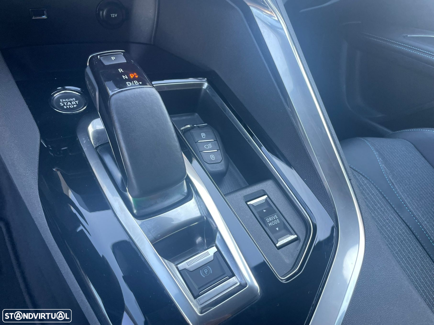 Peugeot 3008 1.6 Hybrid Allure e-EAT8 - 33