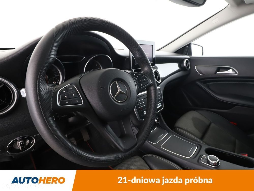 Mercedes-Benz CLA - 12