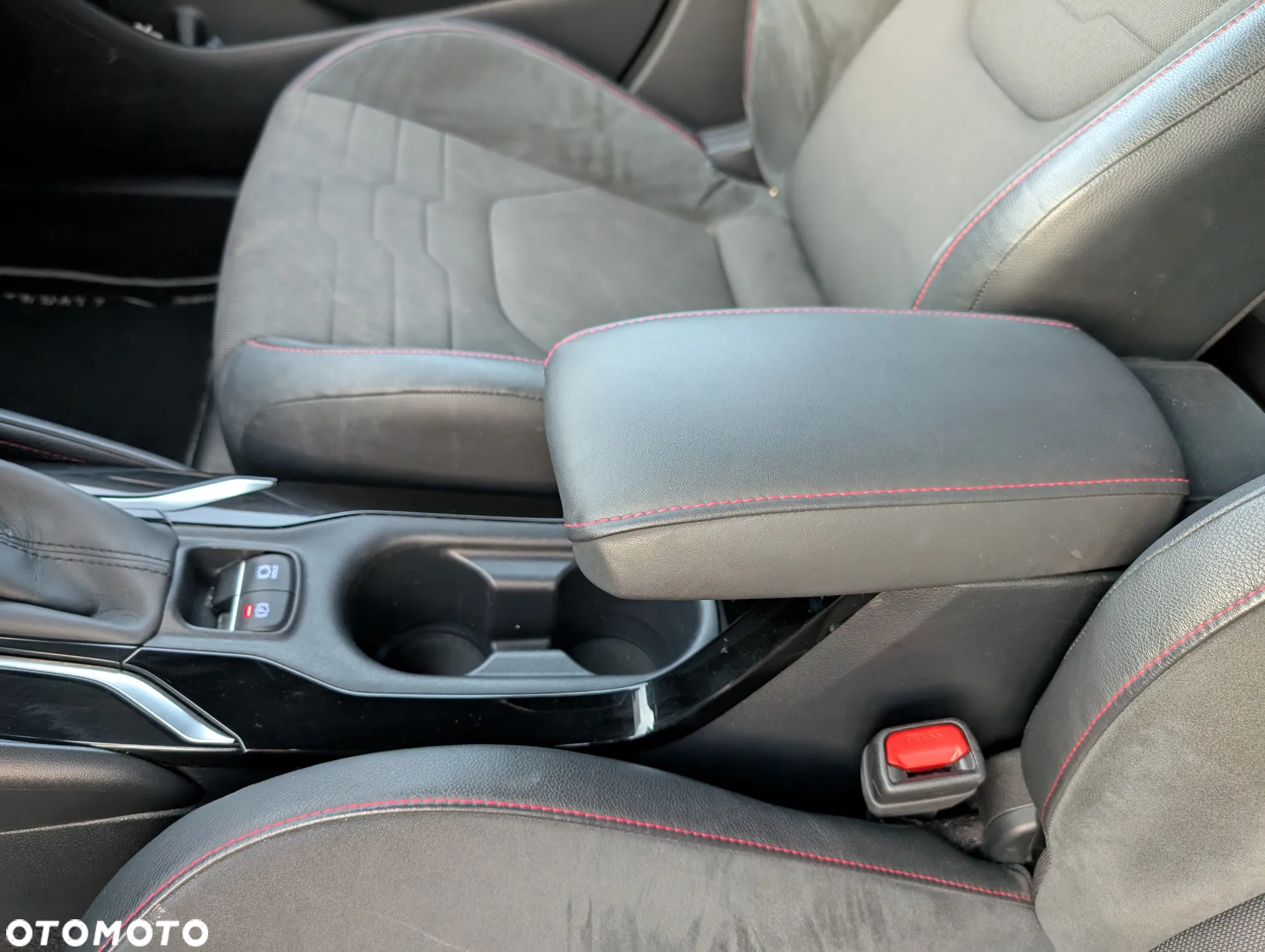 Toyota Corolla 1.8 Hybrid Executive - 17