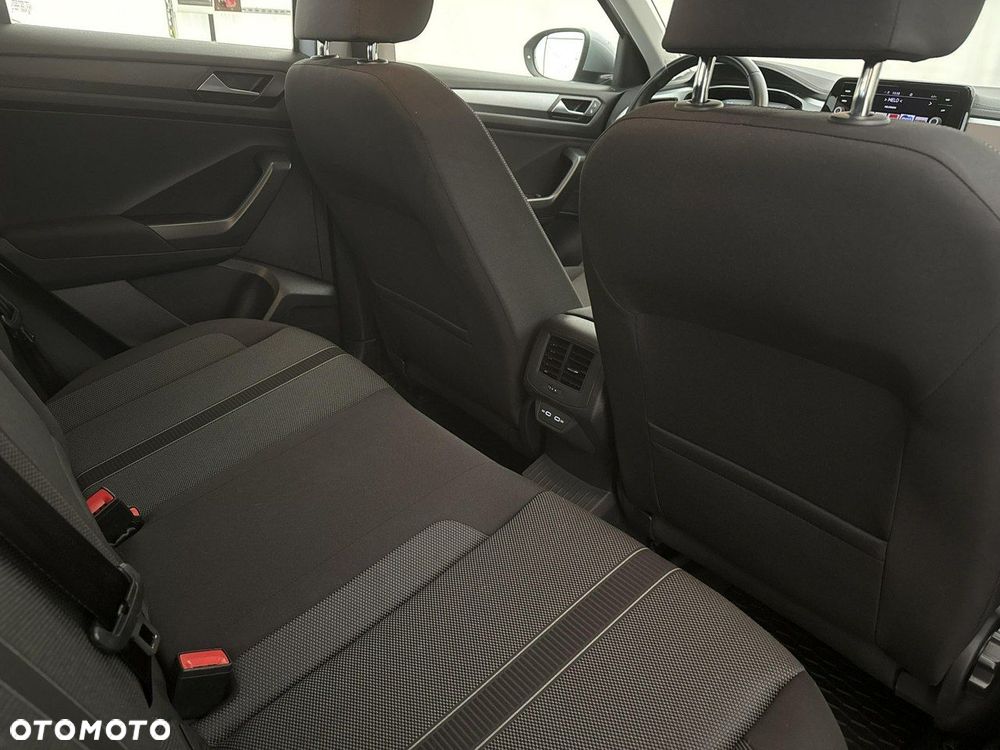 Volkswagen T-Roc - 23