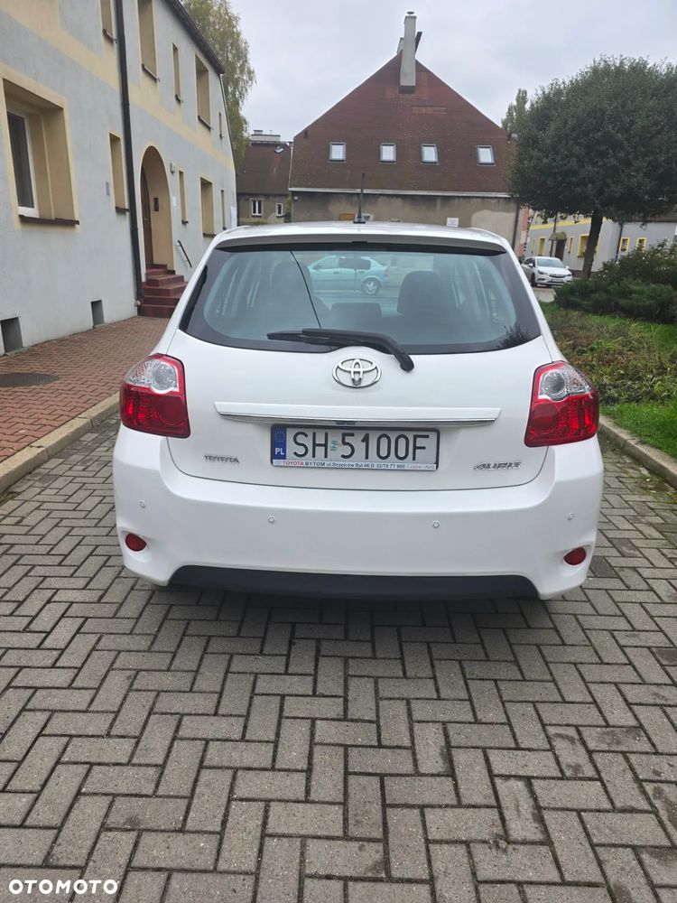 Toyota Auris 1.33 VVT-i Terra - 2
