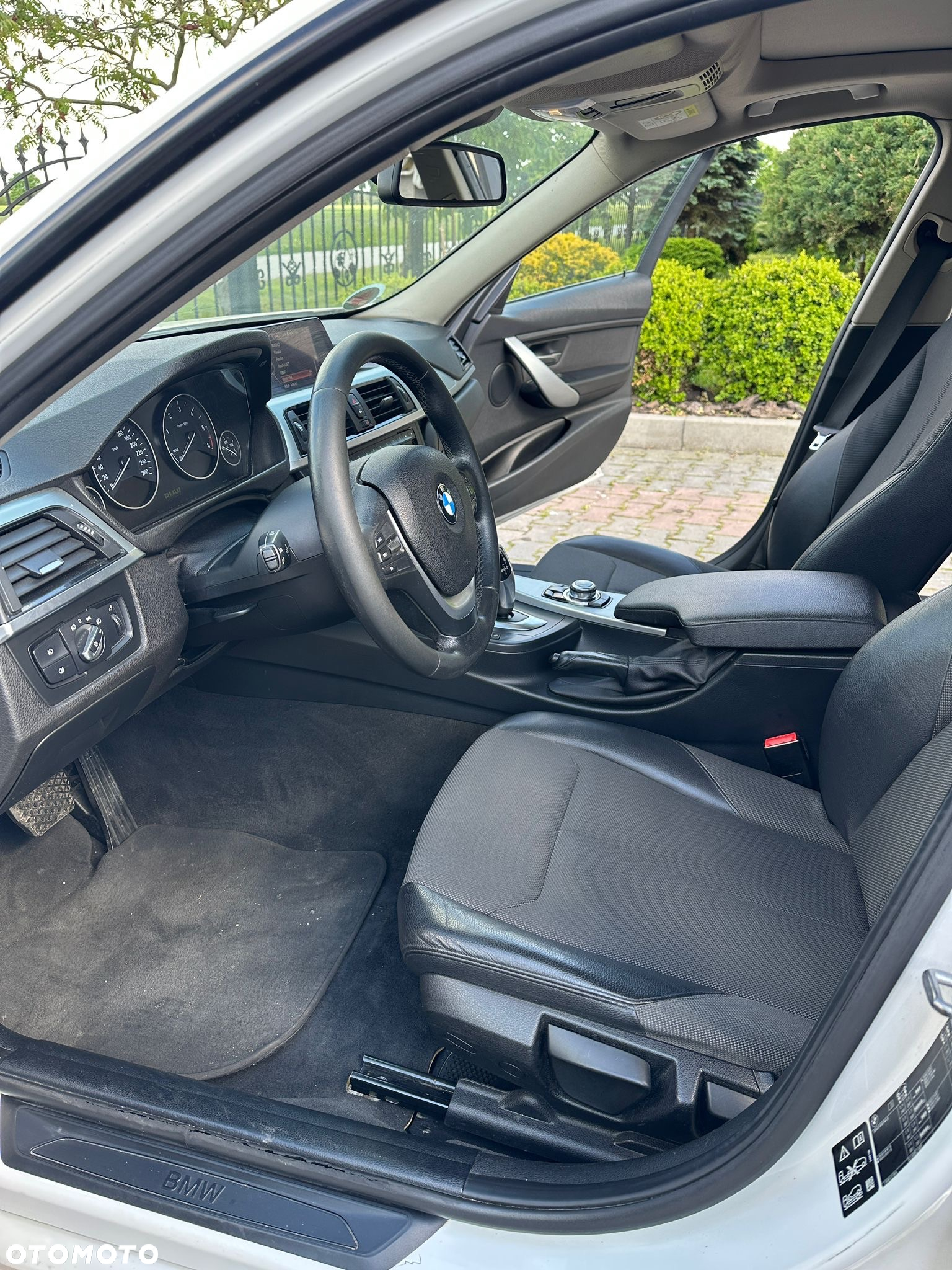 BMW Seria 3 330d xDrive - 4