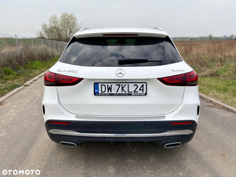 Mercedes-Benz GLA 250 4-Matic AMG Line - 16