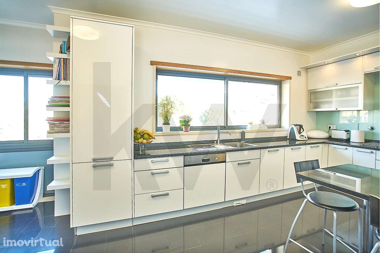 Moradia T4 para arrendamento com garagem para 4 viaturas no Oeiras Gol - Grande imagem: 2/16