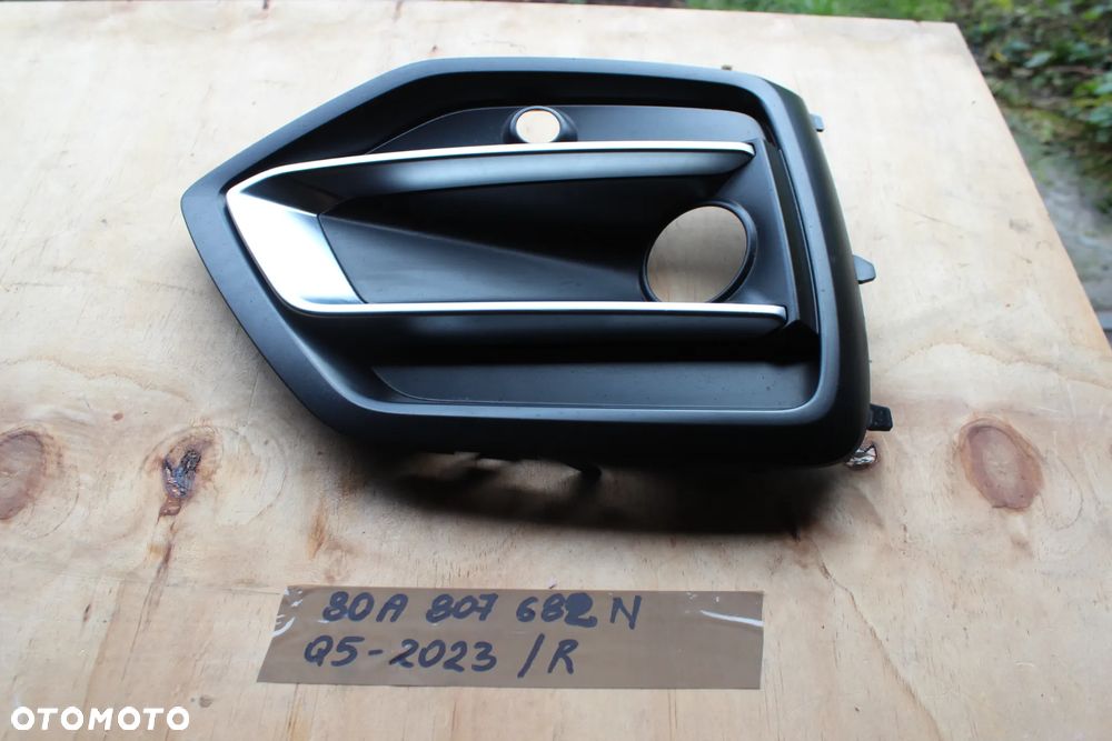 KRATKA ZDERZAKA PRAWA AUDI Q5 80A LIFT 80A807682N 2023 - 2