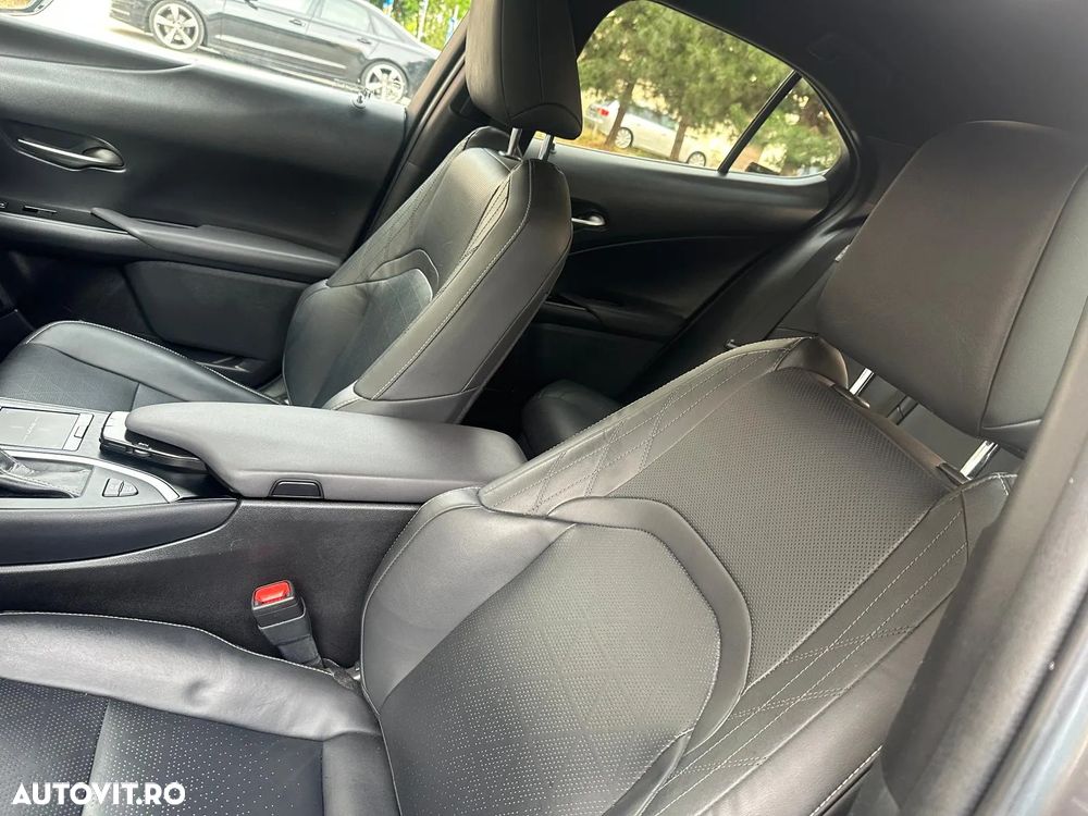 Lexus UX - 19