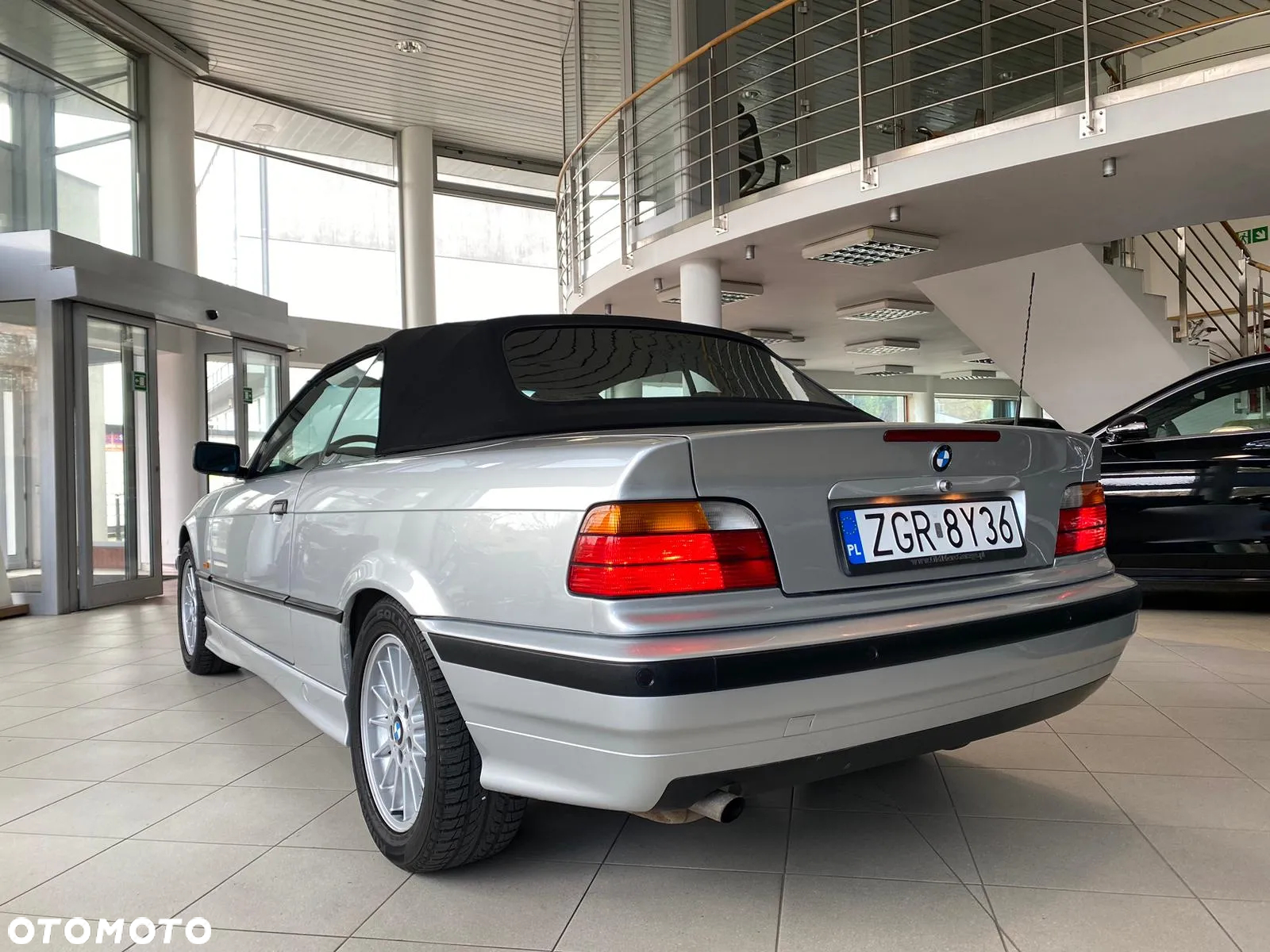BMW Seria 3 318i Cabriolet - 12