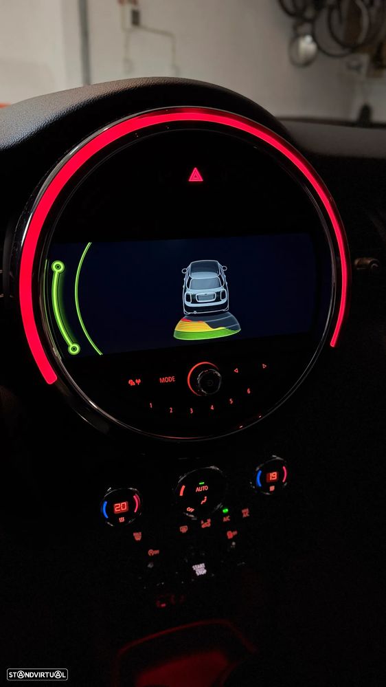 MINI 5 Portas Cooper D Auto - 36