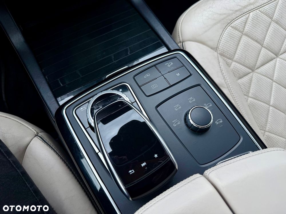 Mercedes-Benz GLS - 30