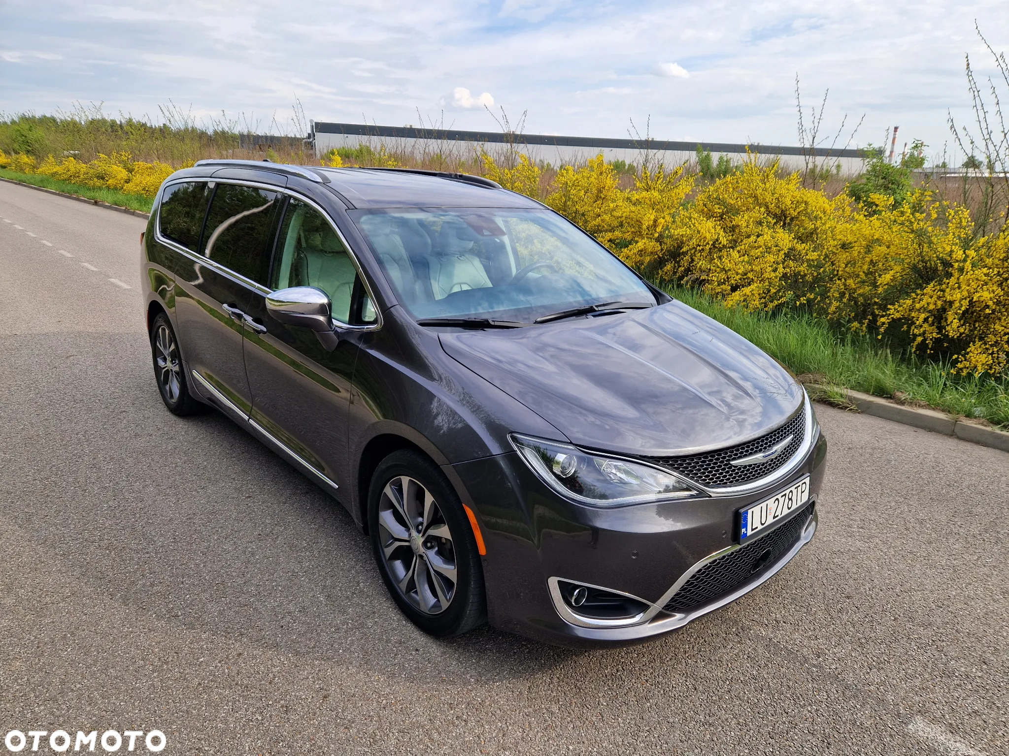 Chrysler Pacifica - 10