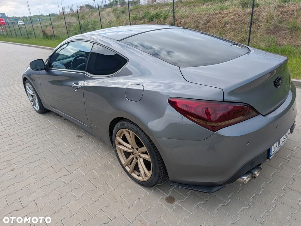 Hyundai Genesis Coupe 3.8 V6 Automatik - 18
