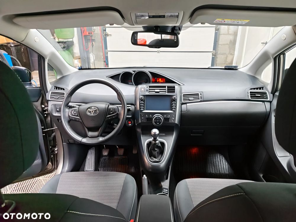 Toyota Verso 1.8 Premium 7os - 9