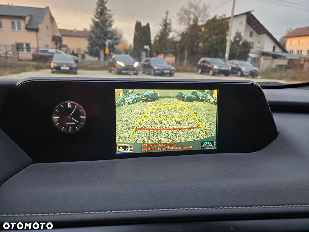 Lexus UX 250h Business Edition - 14