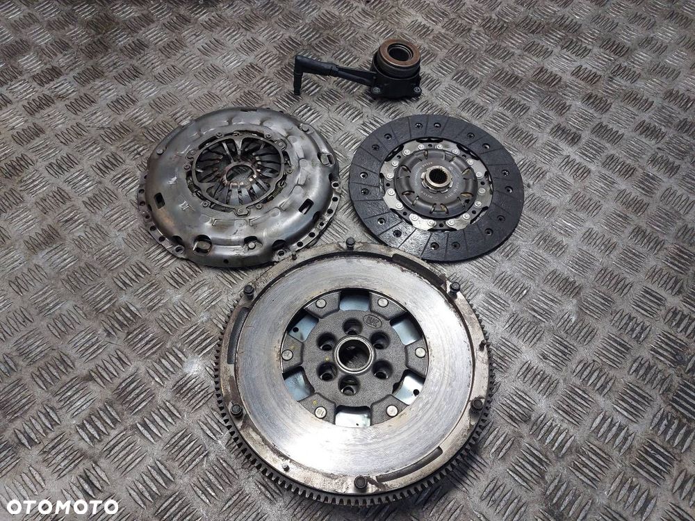KOŁO DWUMASOWE + TARCZA + DOCISK + ŁOŻYSKO AUDI A3 8P 2.0 TDI QUATTRO - 1
