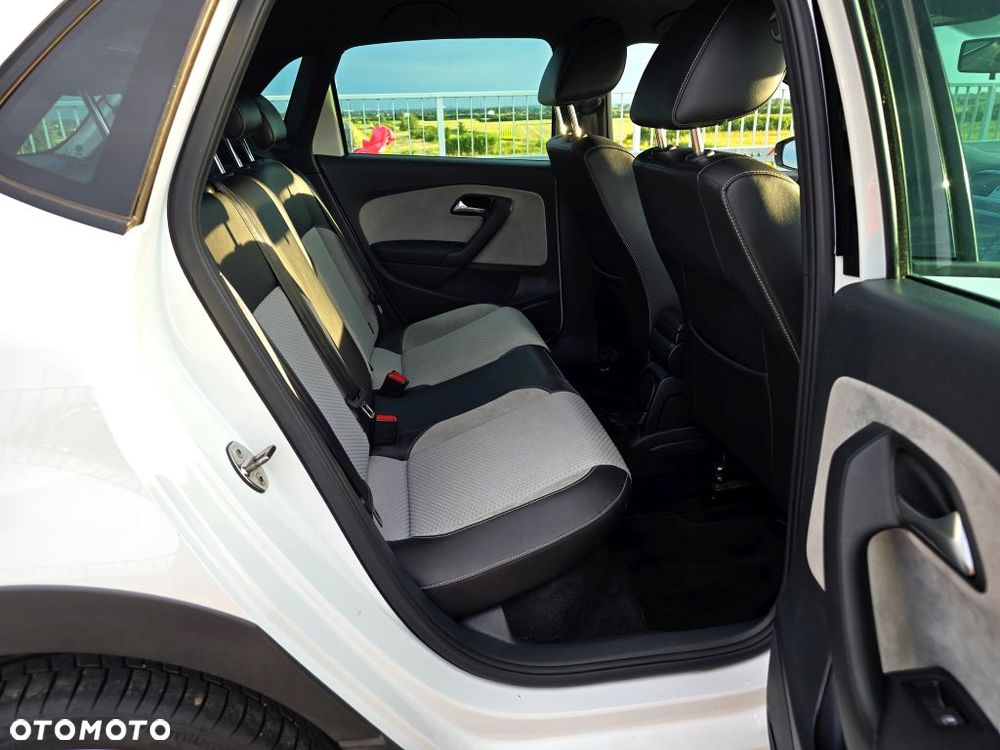 Volkswagen Polo 1.2 TSI Cross Urban White - 24