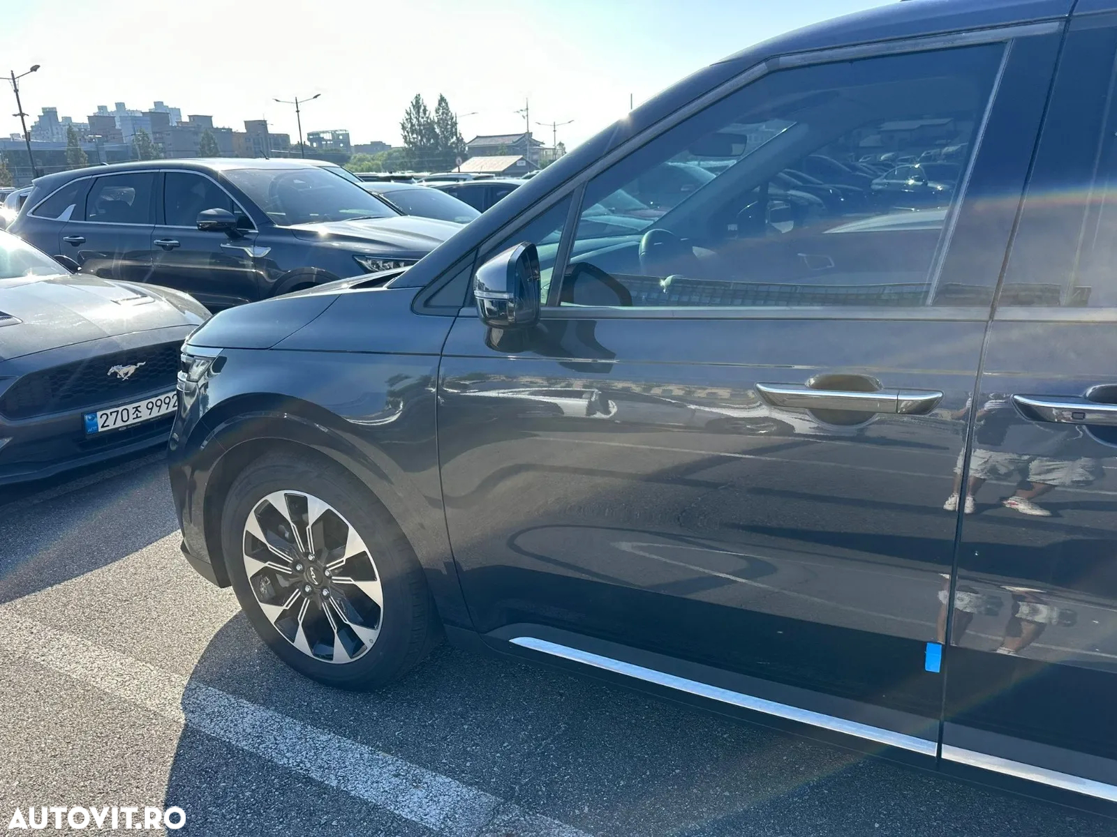 Kia Carnival - 11