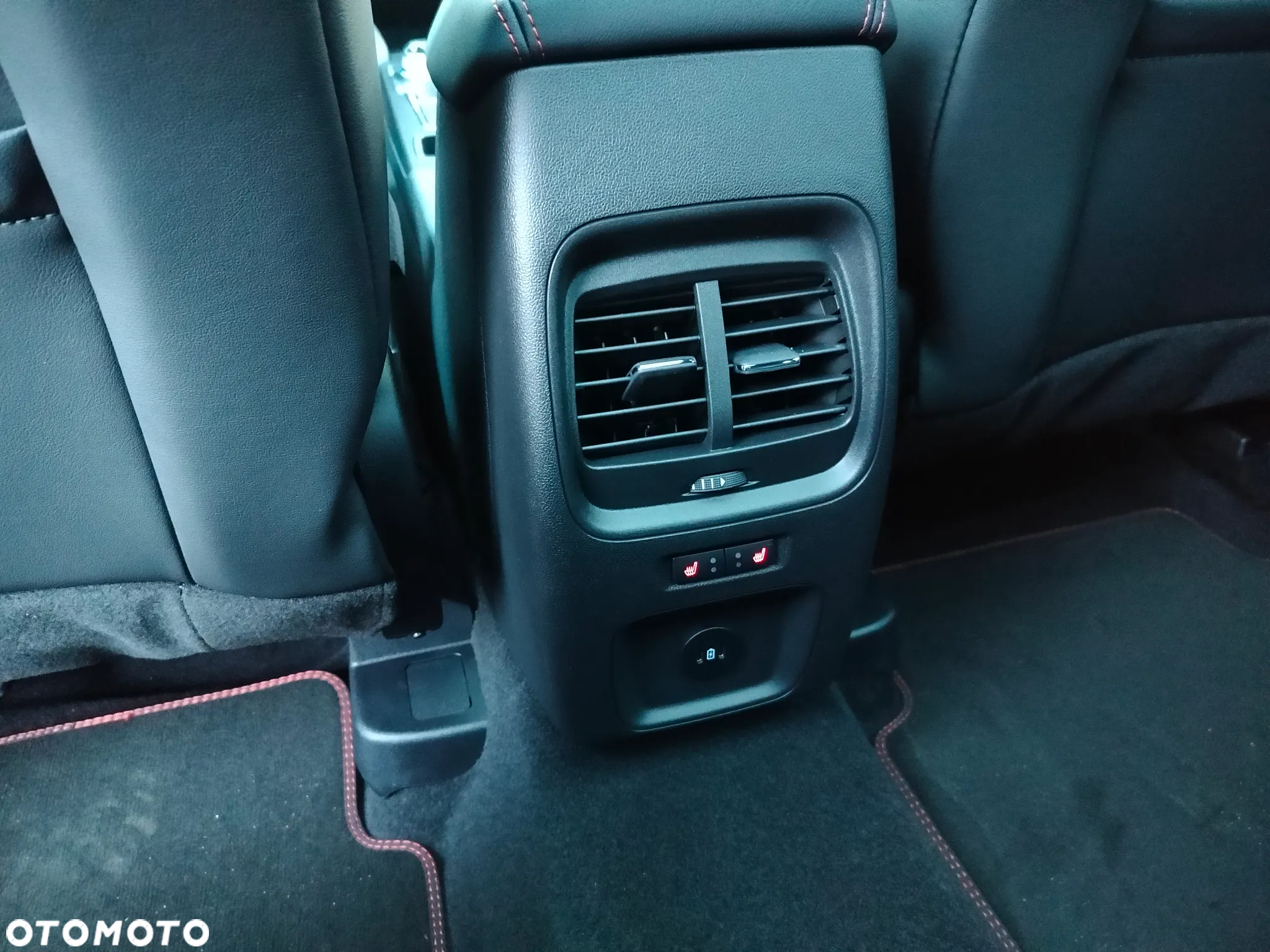 Ford Kuga 1.5 EcoBoost FWD ST-Line X - 34