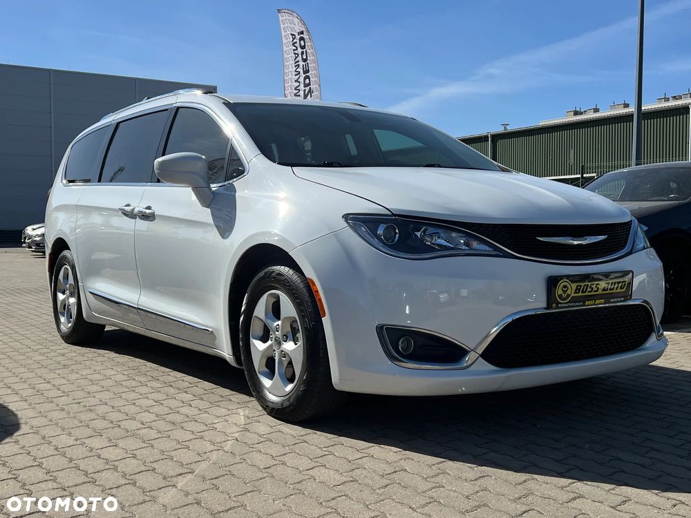 Chrysler Pacifica - 3
