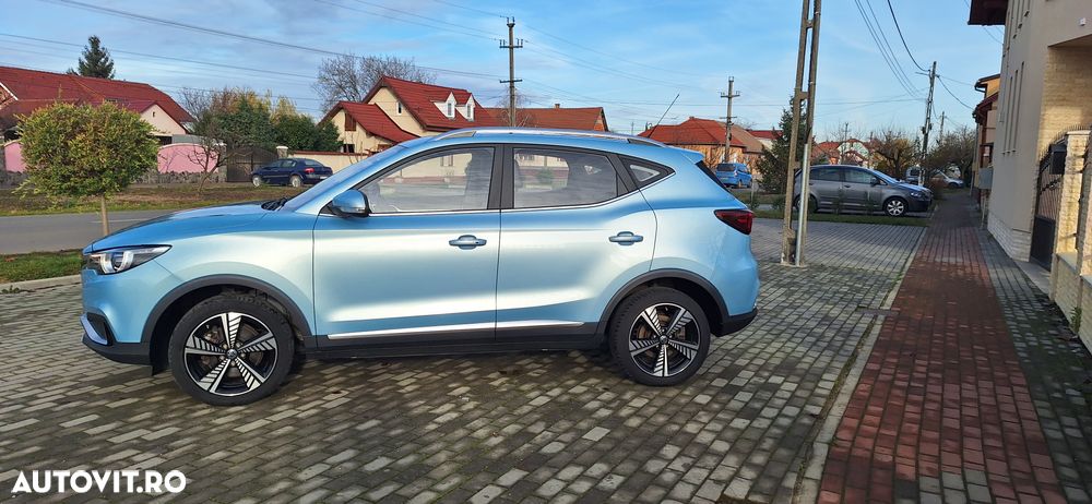 MG ZS EV Luxury - 8