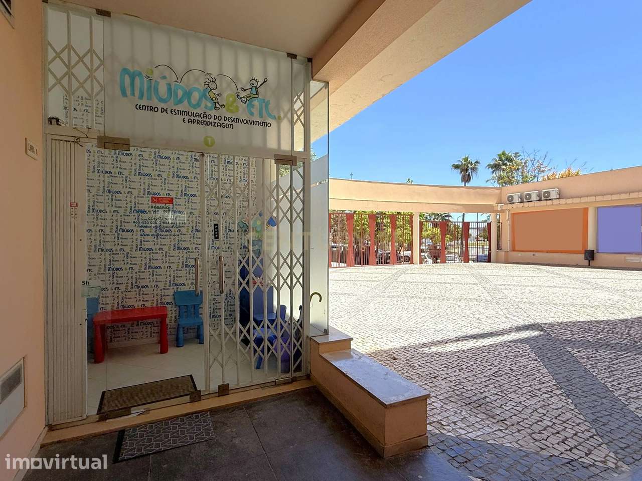 Espaço comercial amplo com montras panorâmicas - Penha, Faro - Grande imagem: 3/19