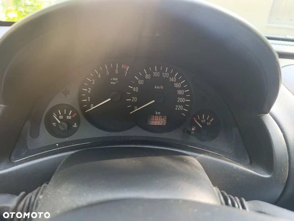 Opel Corsa 1.2 16V Comfort - 5