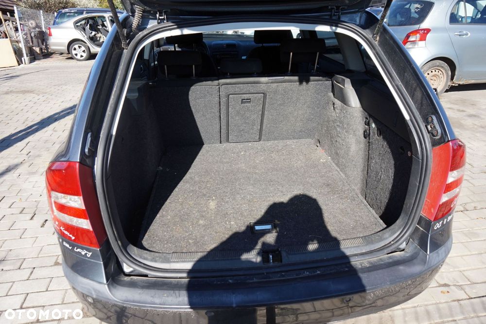 SKODA OCTAVIA II KOMBI 2008 9153 1.6 FSI BLF 115KM JHW SZARY na części - 14