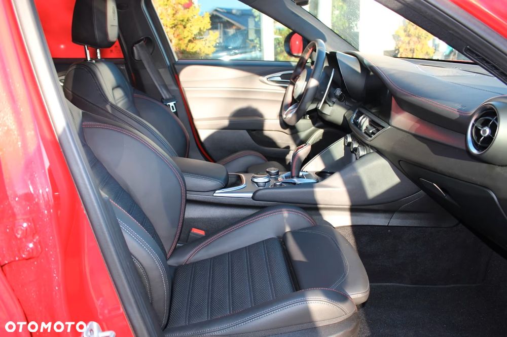 Alfa Romeo Giulia 2.0 Turbo 16V AT8-Q4 Competizione - 8