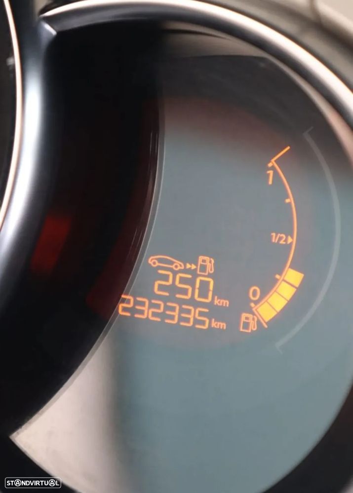 Citroën DS3 1.6 e-HDi So Chic - 13