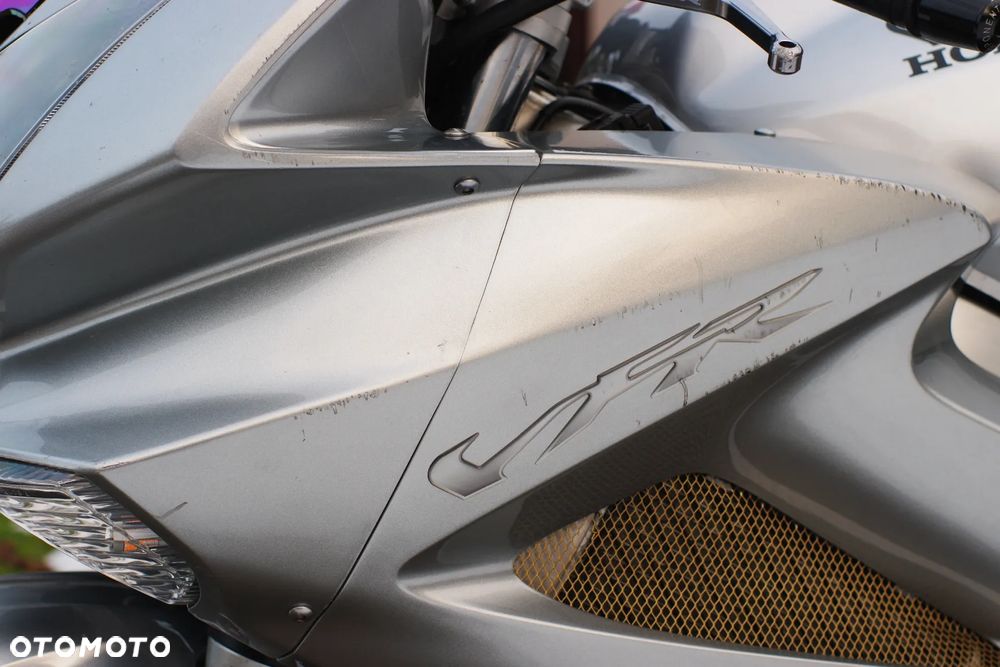 Honda VFR - 28