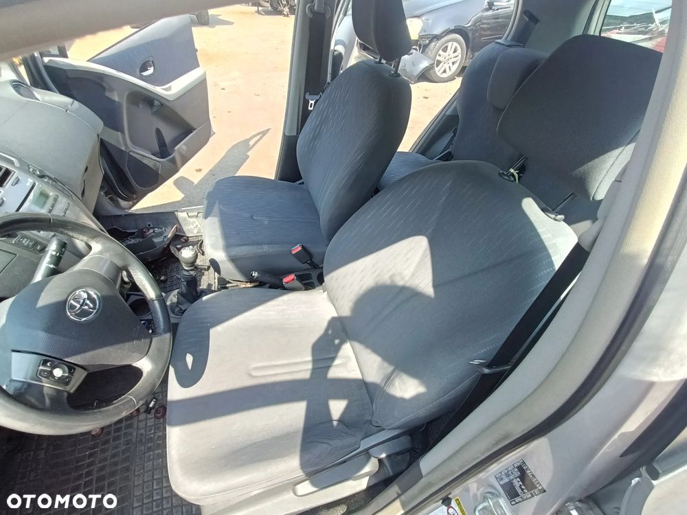 TOYOTA YARIS II 05-11 LIFT 2009 r. 5D HB fotel kierowcy i pasażera + kanapa tylna * - 1