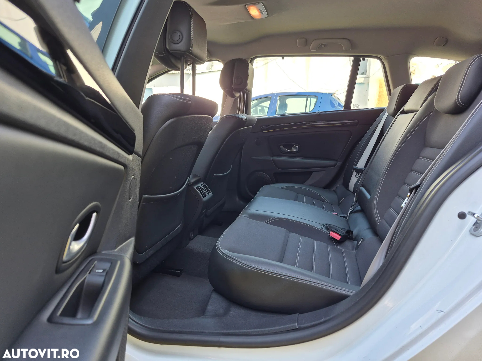 Renault Laguna Grandtour dCi 175 FAP Aut. Bose Edition - 10