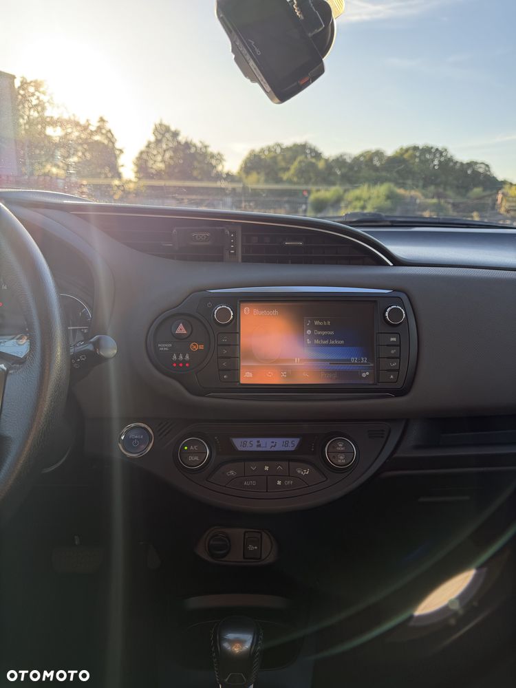 Toyota Yaris Hybrid 100 Premium EU6 - 11