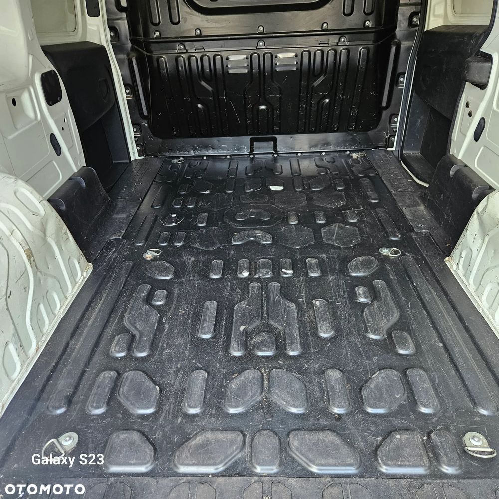 Opel COMBO - 27