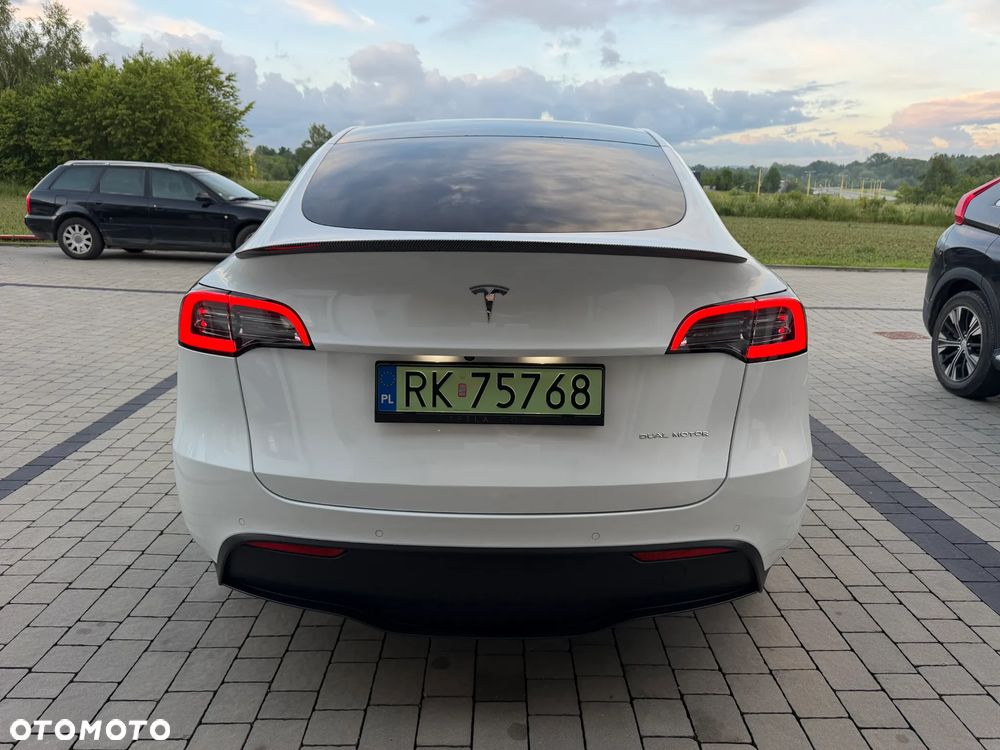 Tesla Model Y Long Range AWD - 6