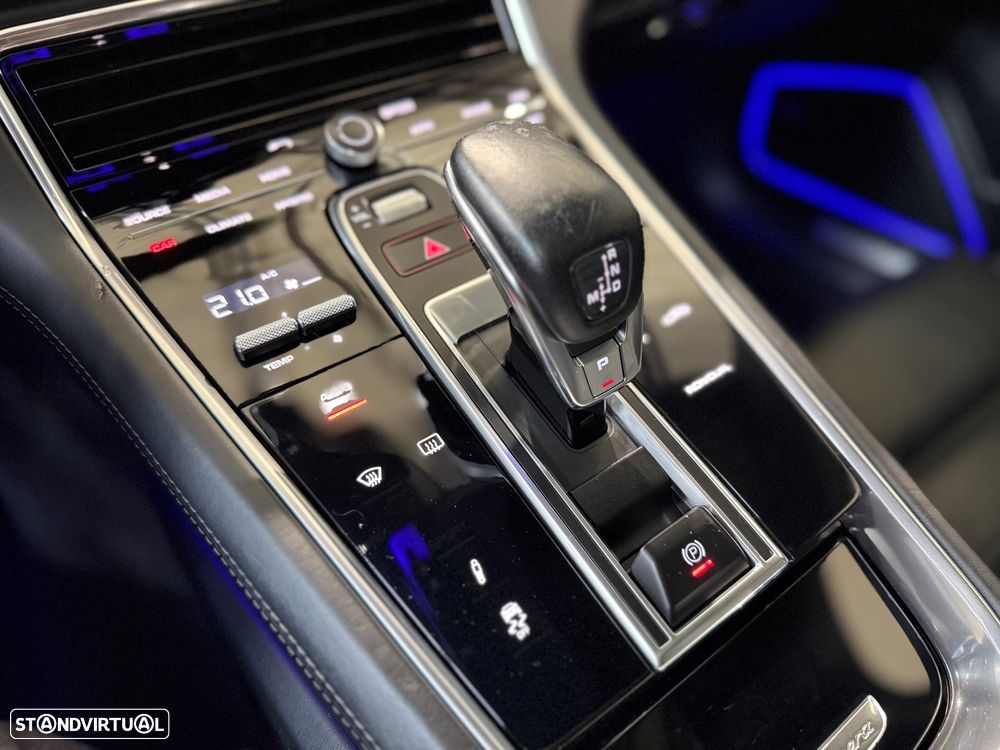 Porsche Panamera 4 E-Hybrid - 29