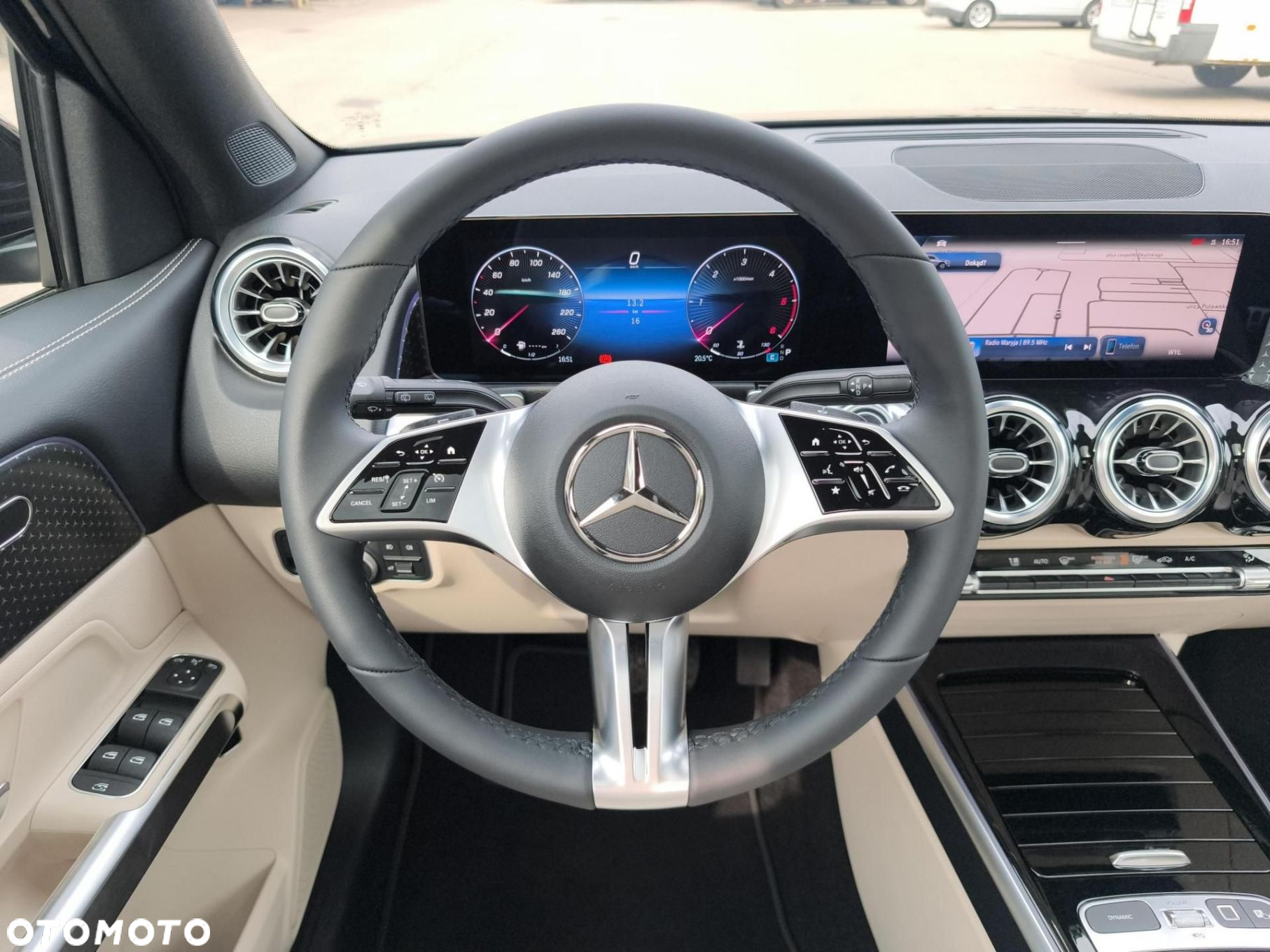 Mercedes-Benz GLB - 14