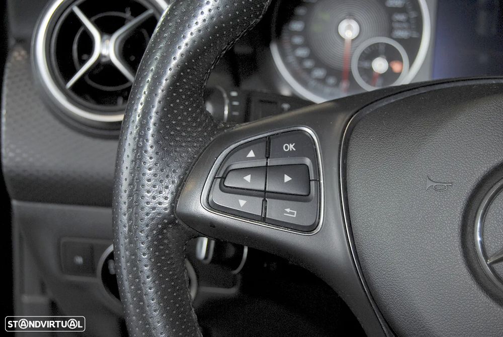 Mercedes-Benz A 180 d AMG Line - 19