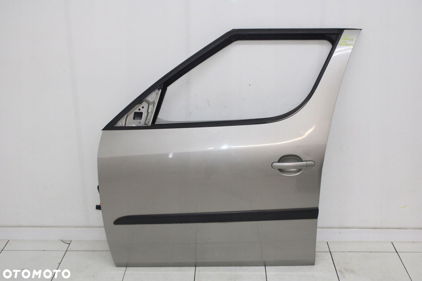 DRZWI LEWE PRZEDNIE LEWY PRZÓD SKODA ROOMSTER 2006R- 9202 - KOD LAKIERU - 5
