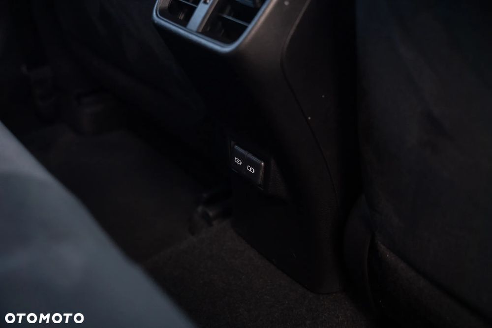 Lexus UX 250h Business Edition - 25