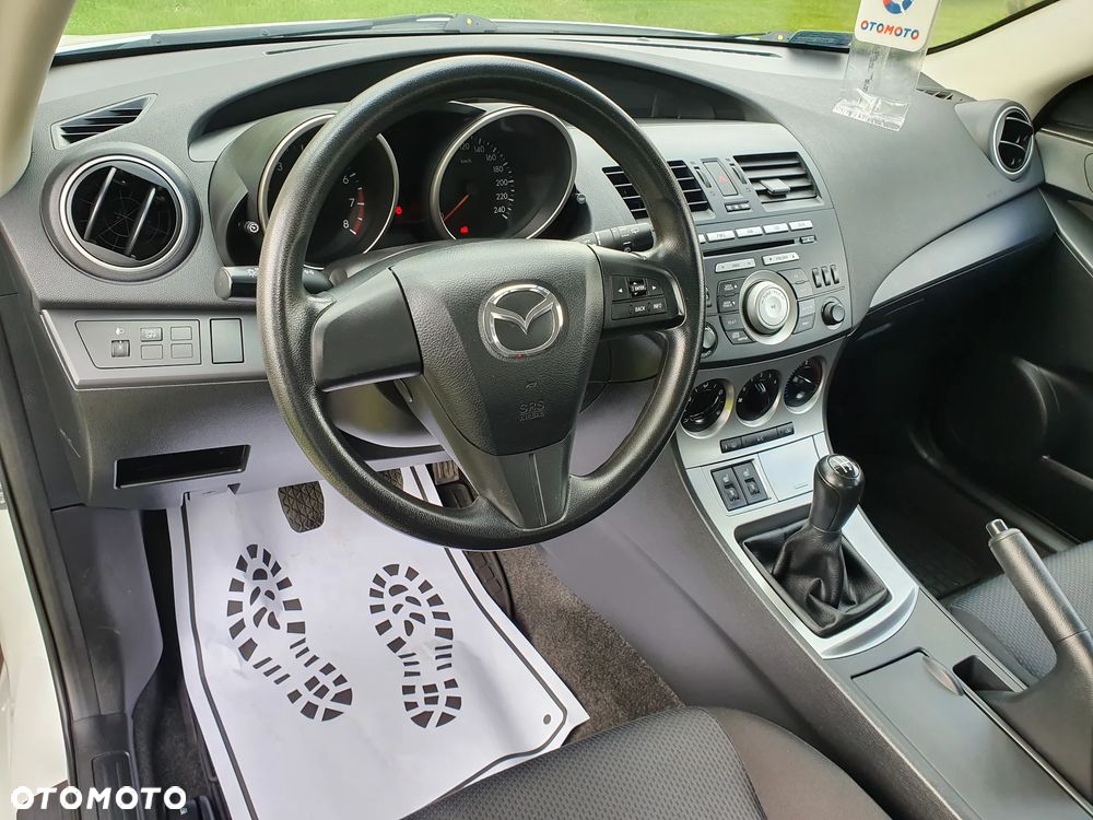 Mazda 3 1.6 Active + - 12