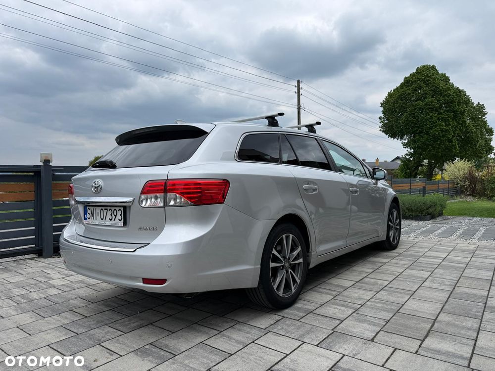 Toyota Avensis 2.0 Premium MS - 12