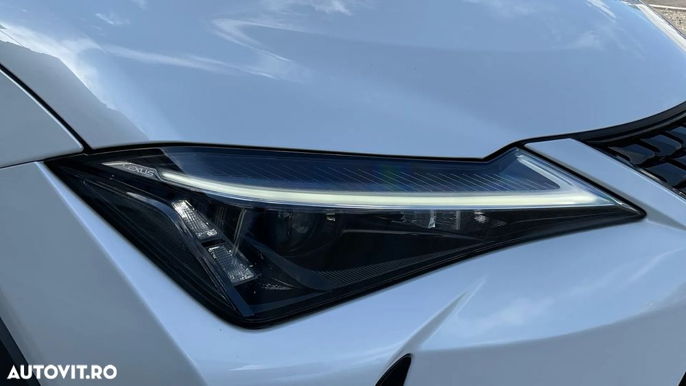 Lexus UX 250h FWD Executive - 14