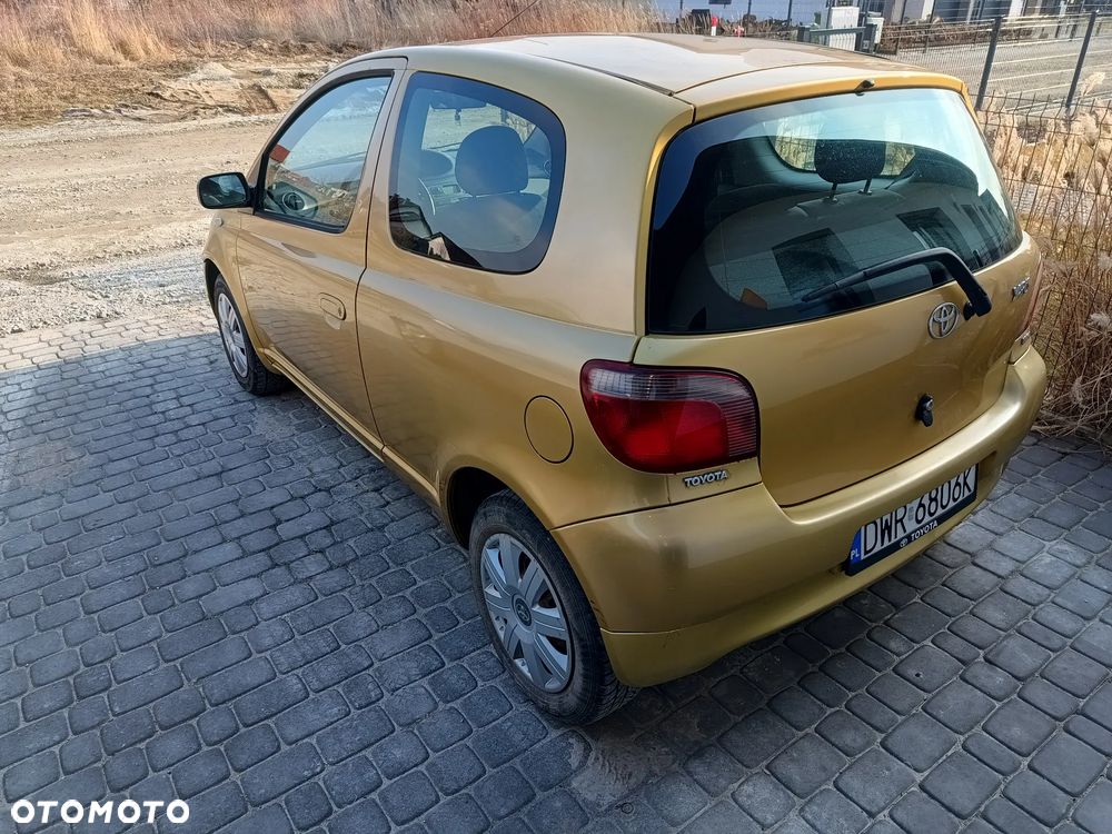 Toyota Yaris 1.0 Base - 11