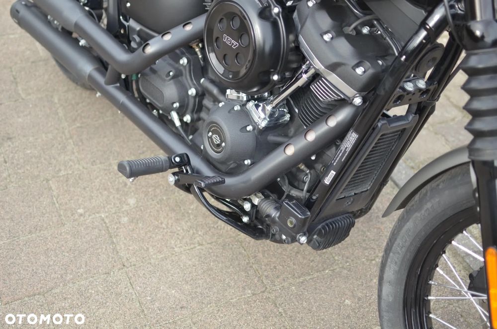 Harley-Davidson Softail Street Bob - 35