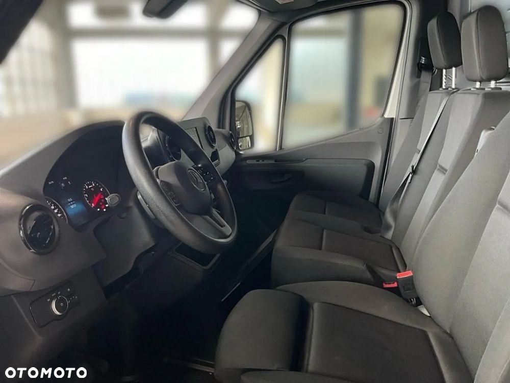 Mercedes-Benz Sprinter - 12